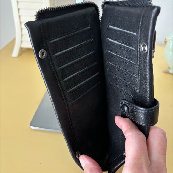 Old Trend Modern Vintage Snapper Clutch Wristlet - Picture 5 of 10